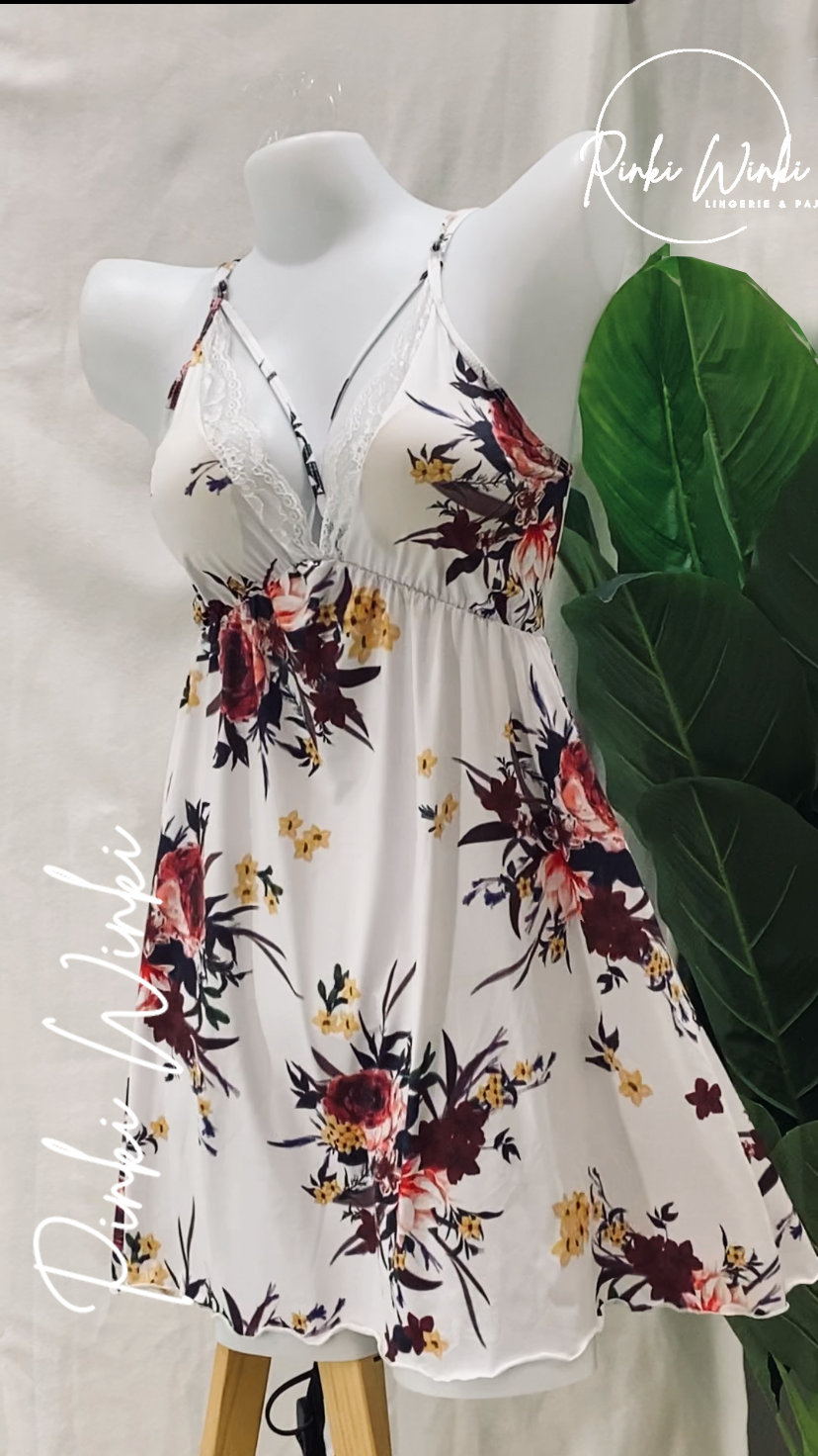 فستان أبيض مزهر قصير