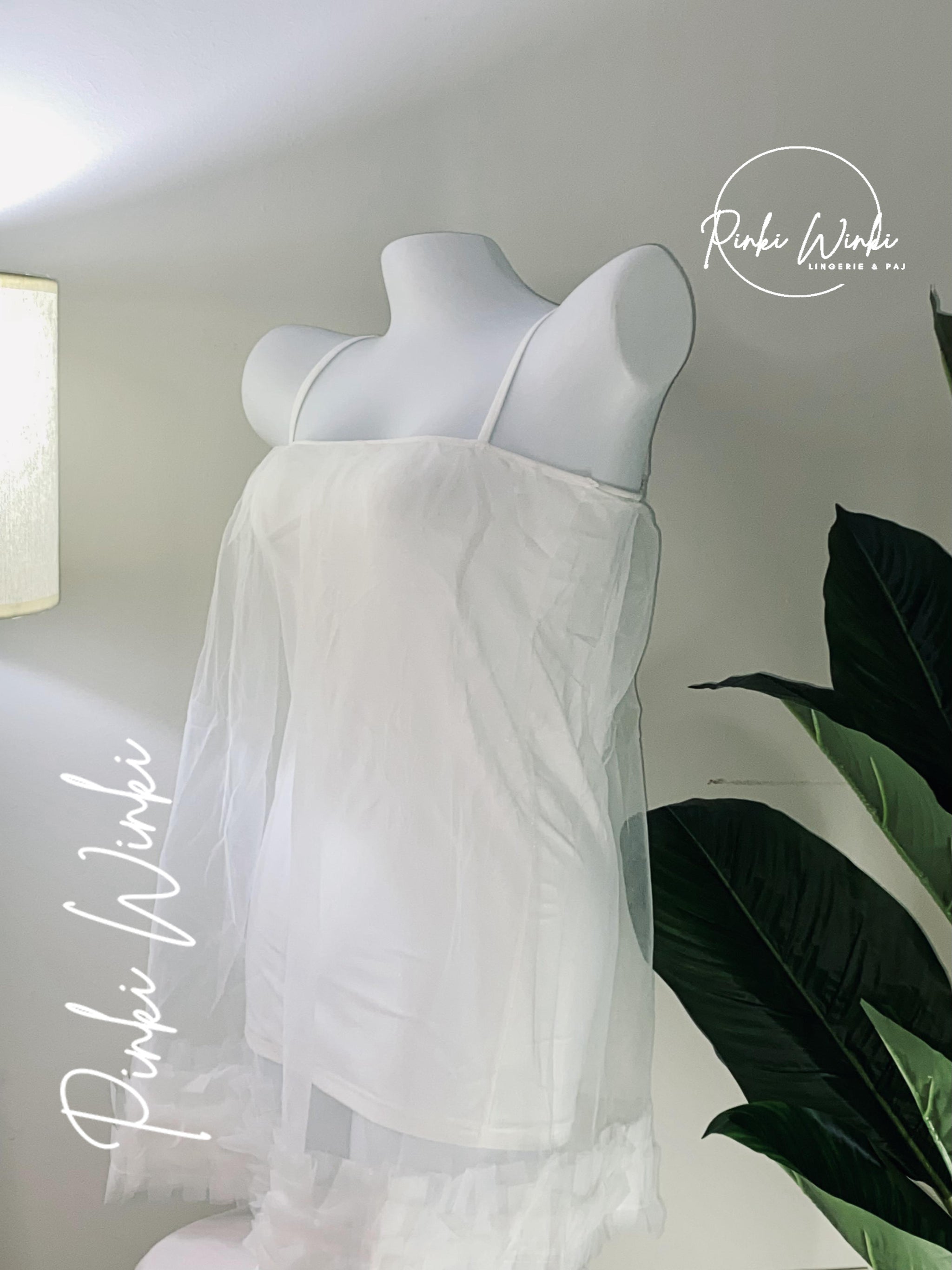 فستان لانجري أبيض قصير بطبقات شيفون