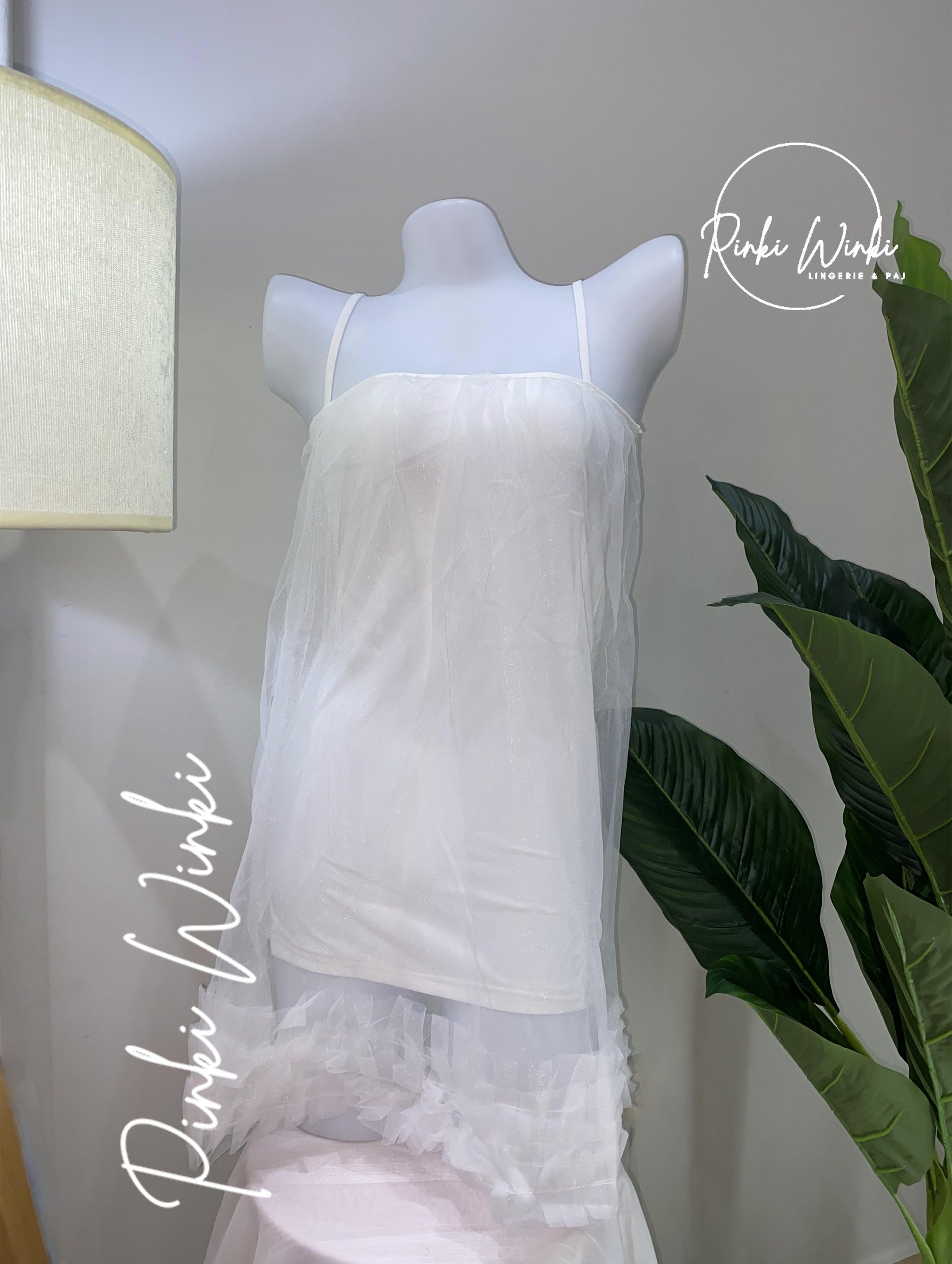 فستان لانجري أبيض قصير بطبقات شيفون