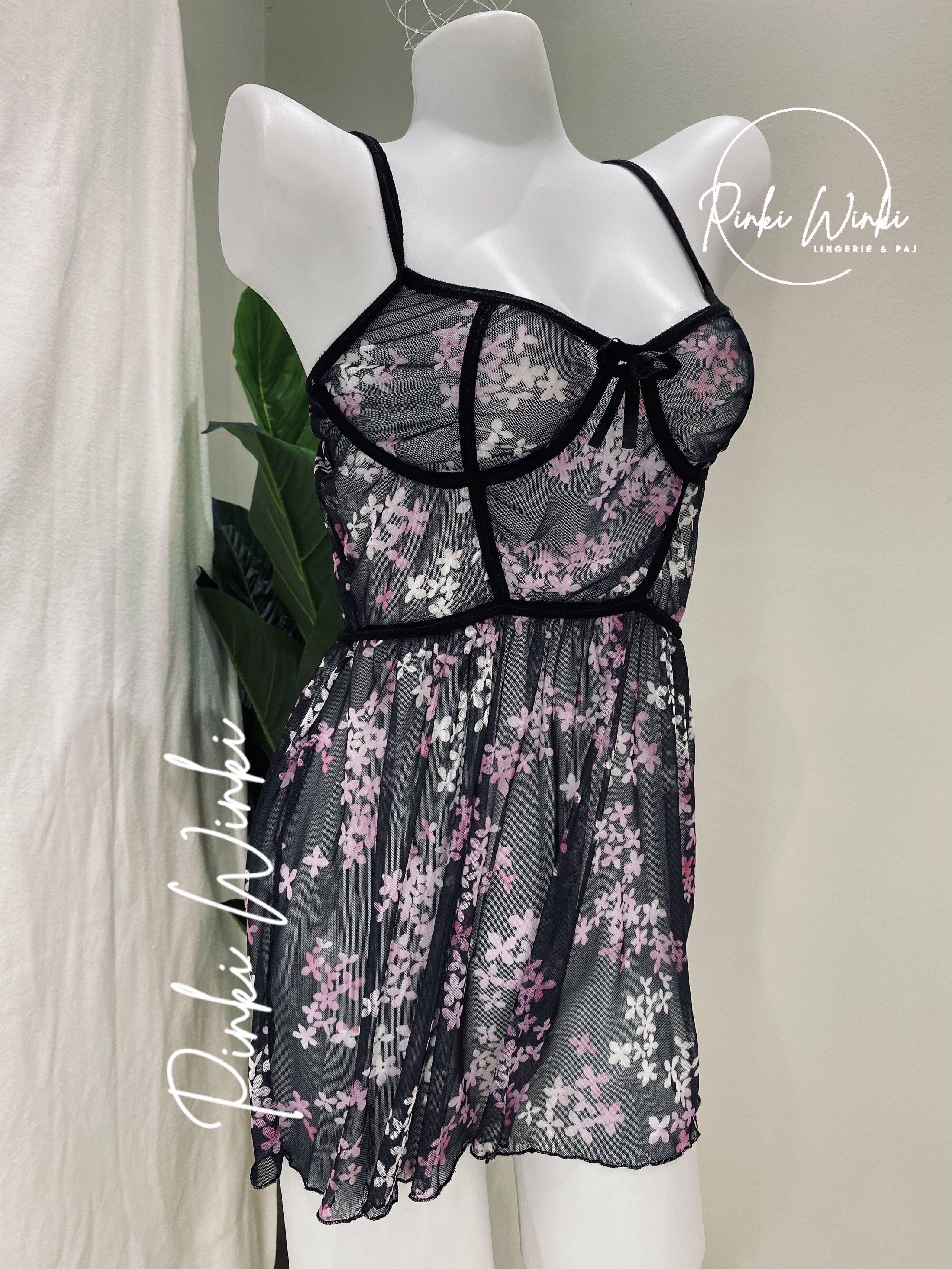 بابي دول شبك مزهر أسود قصير