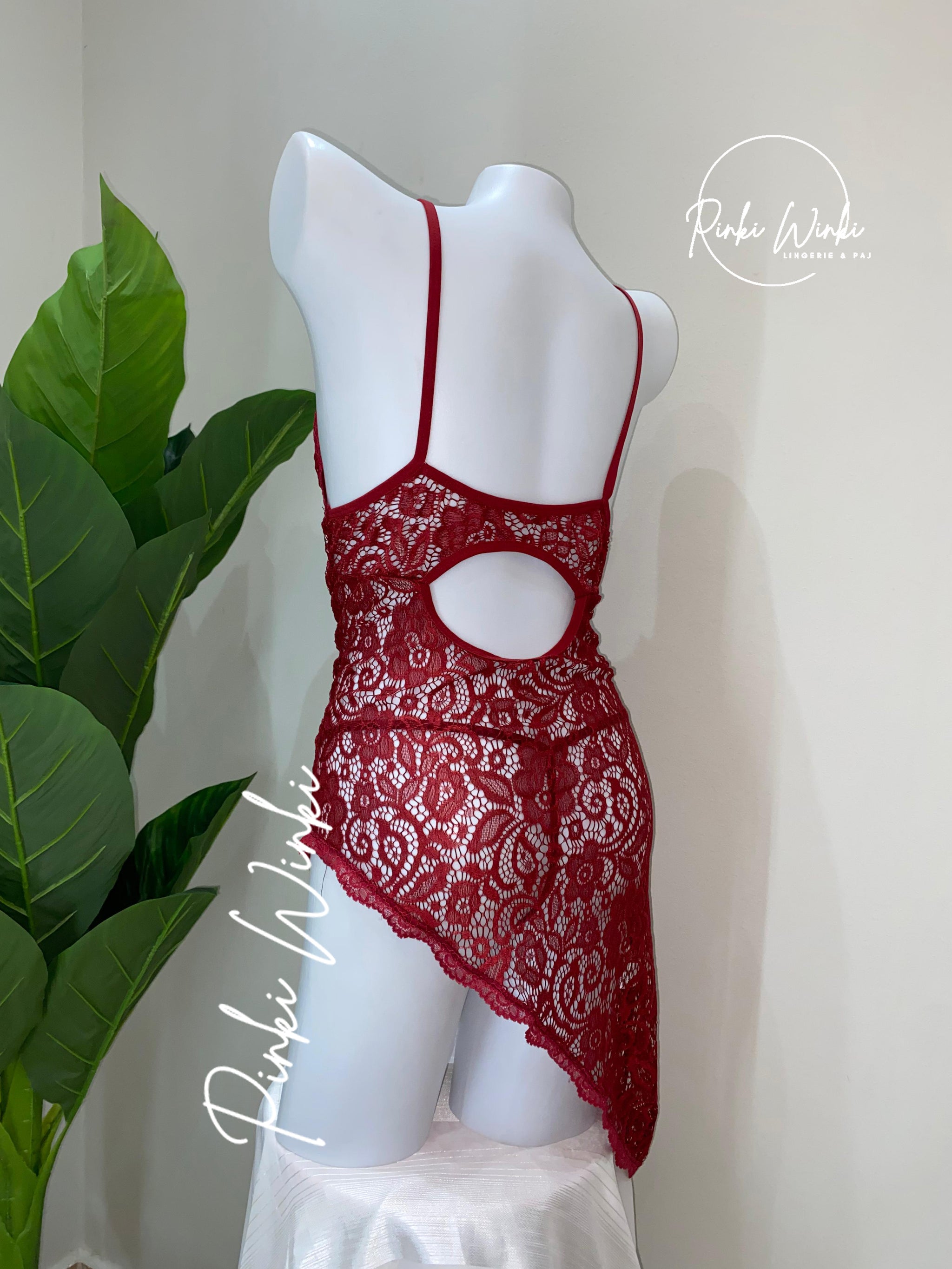 فستان دانتيل نبيتي قصير بقَصّة مائلة