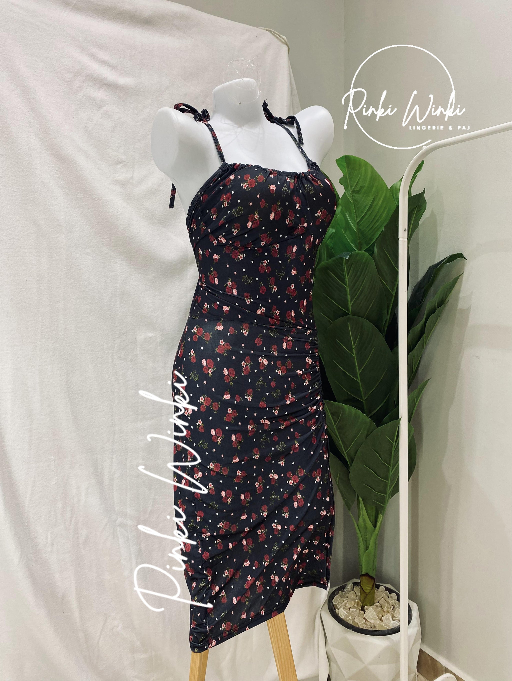 فستان أسود مزهر طويل