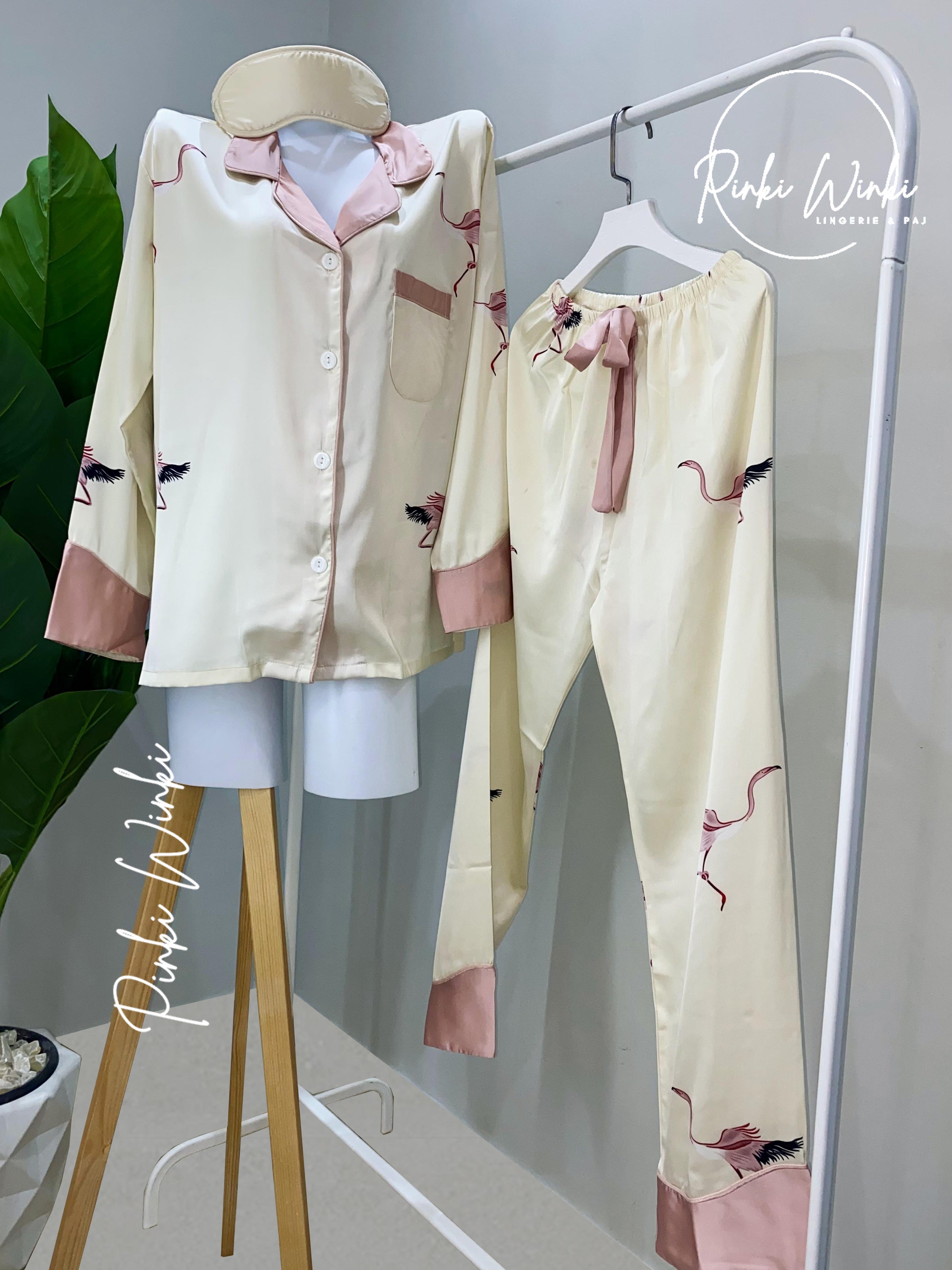 طقم بيجامة ساتان عاجي/وردي فاتح