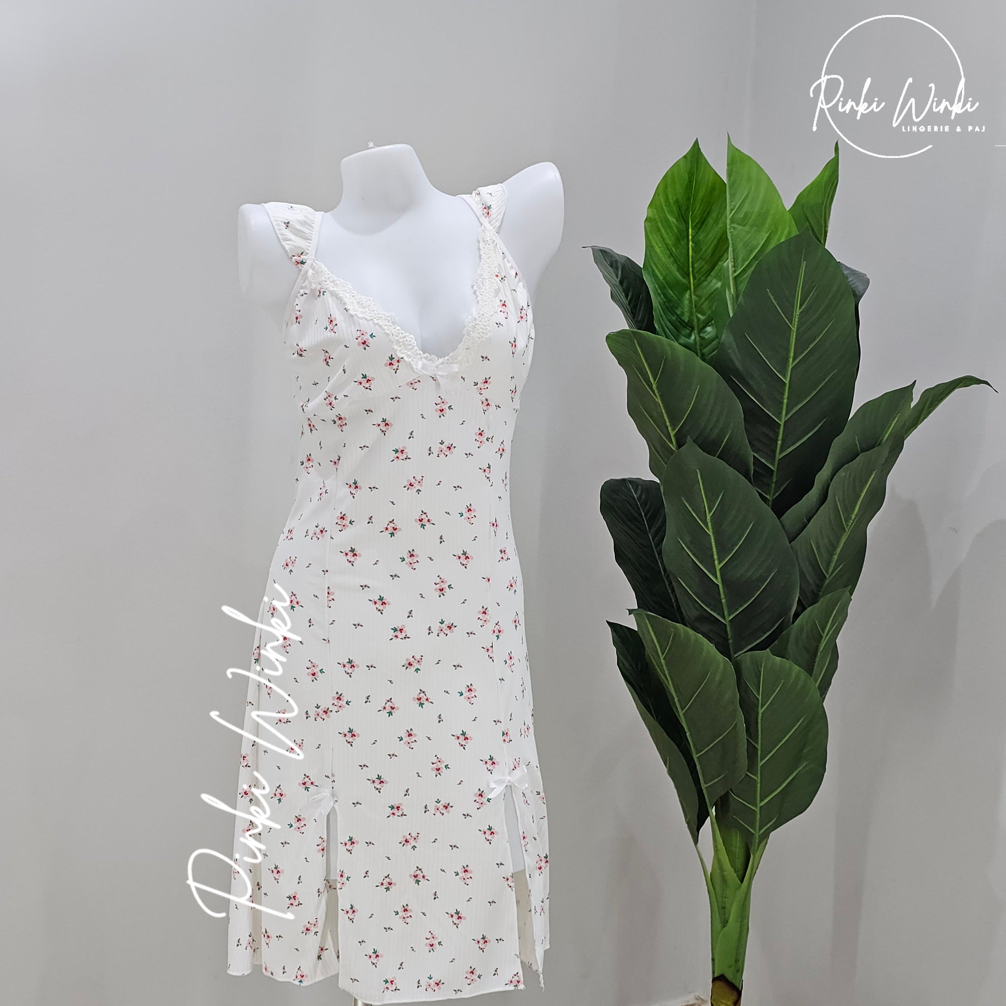 فستان بأكتاف كشكشة بطبعة زهور