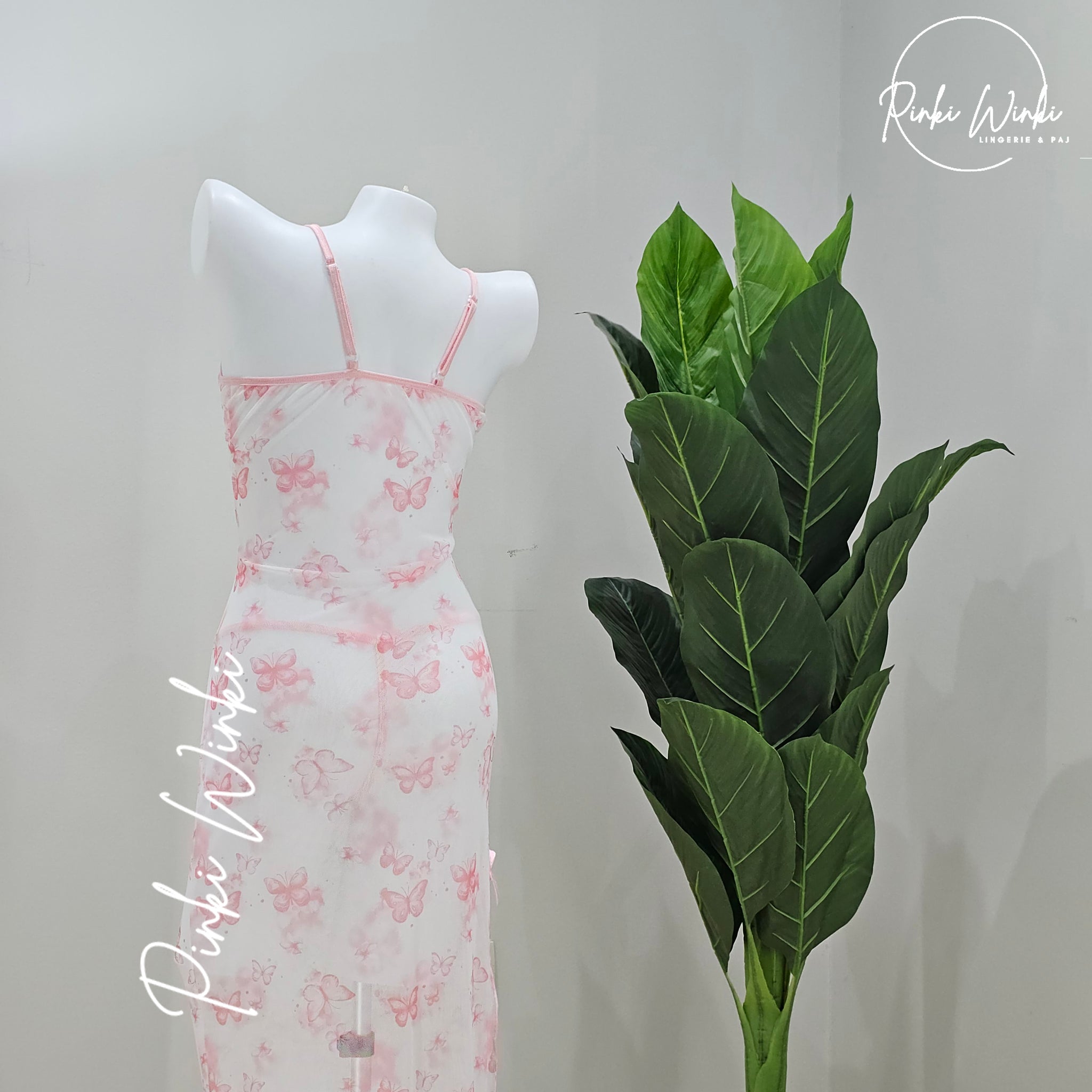 فستان طويل بطبعة فراشات وردي