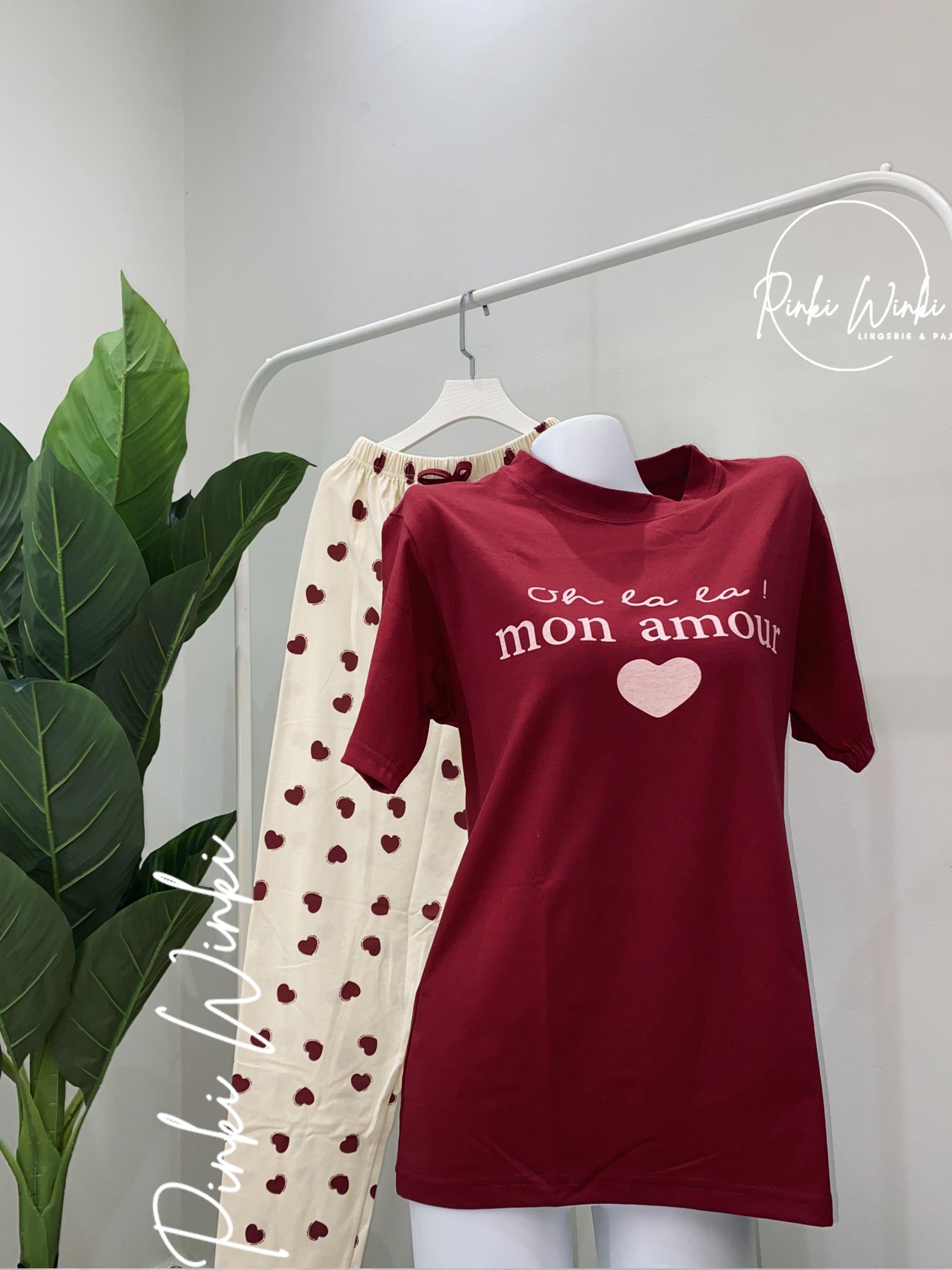 بيجامة تيشيرت نبيتي وبنطلون قلوب