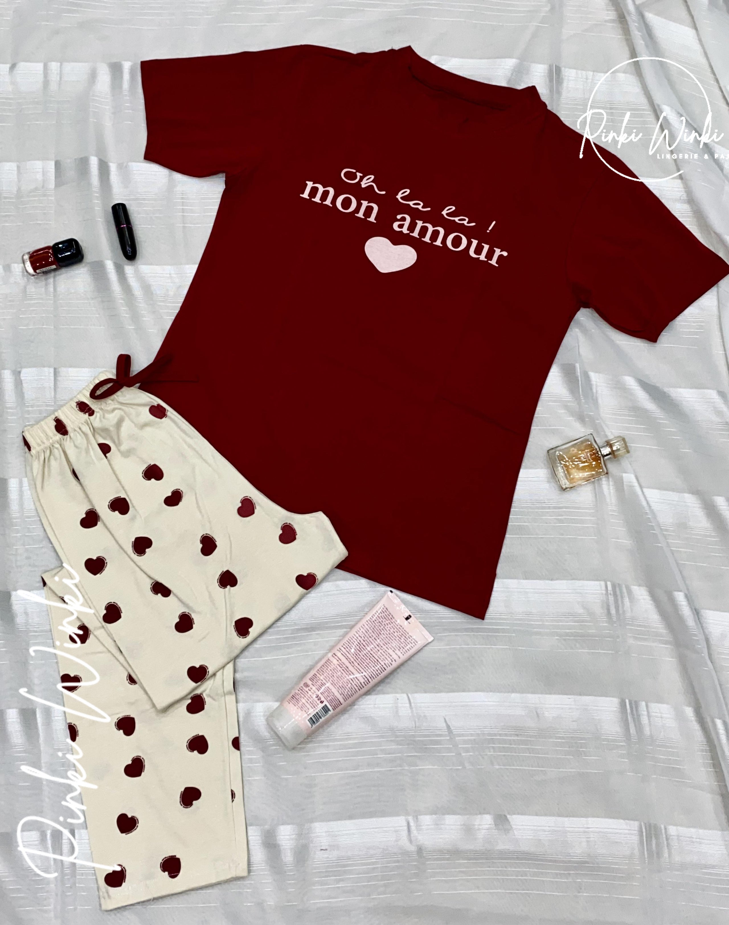 بيجامة تيشيرت نبيتي وبنطلون قلوب