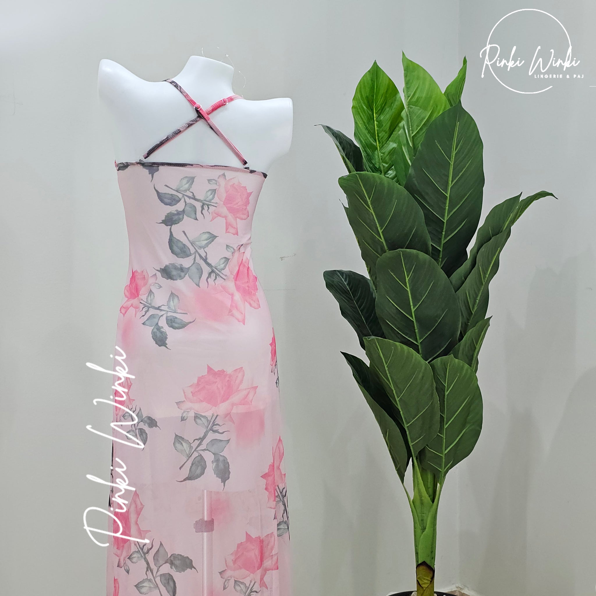 فستان شفاف بطبعة ورد طويلة