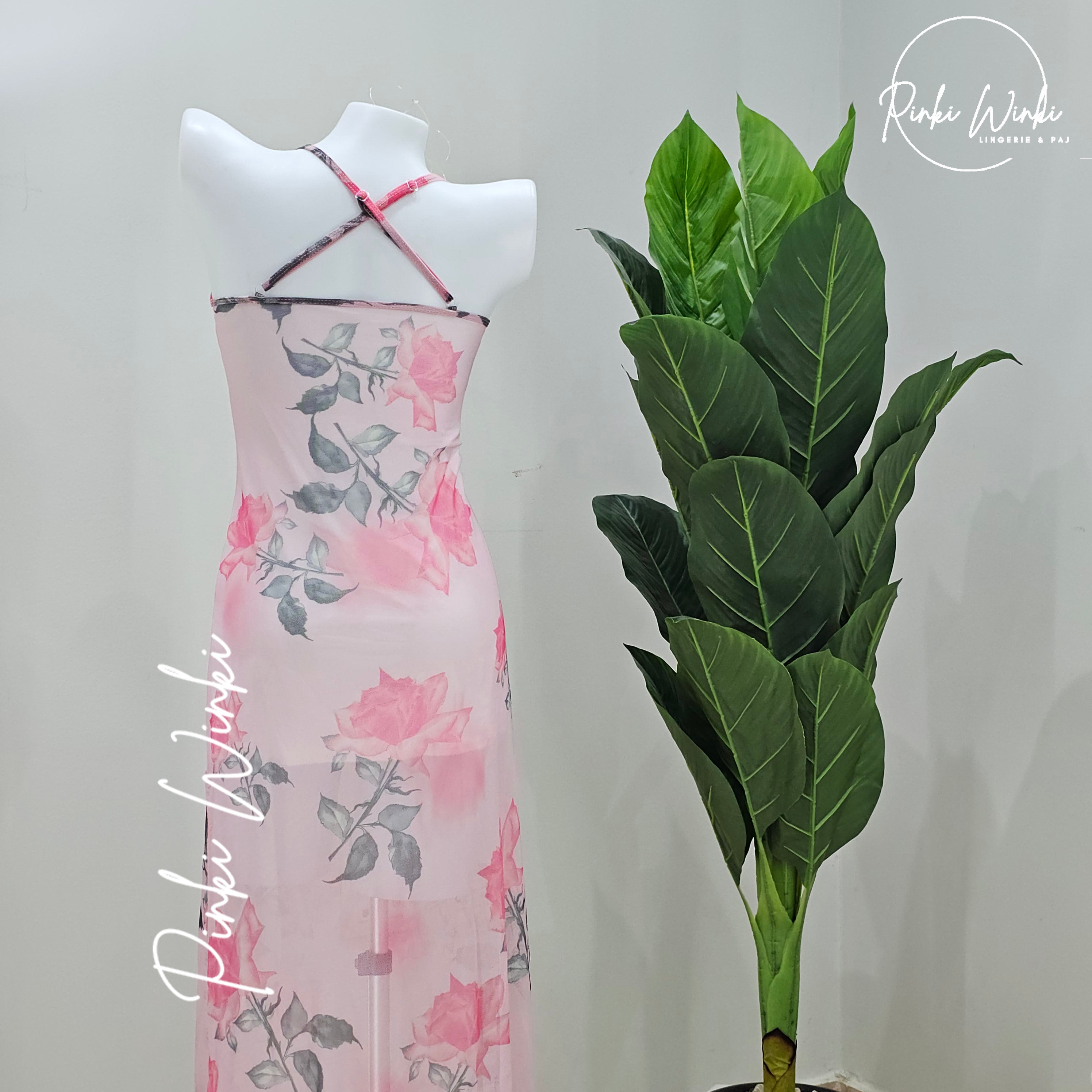 فستان شفاف بطبعة ورد طويلة