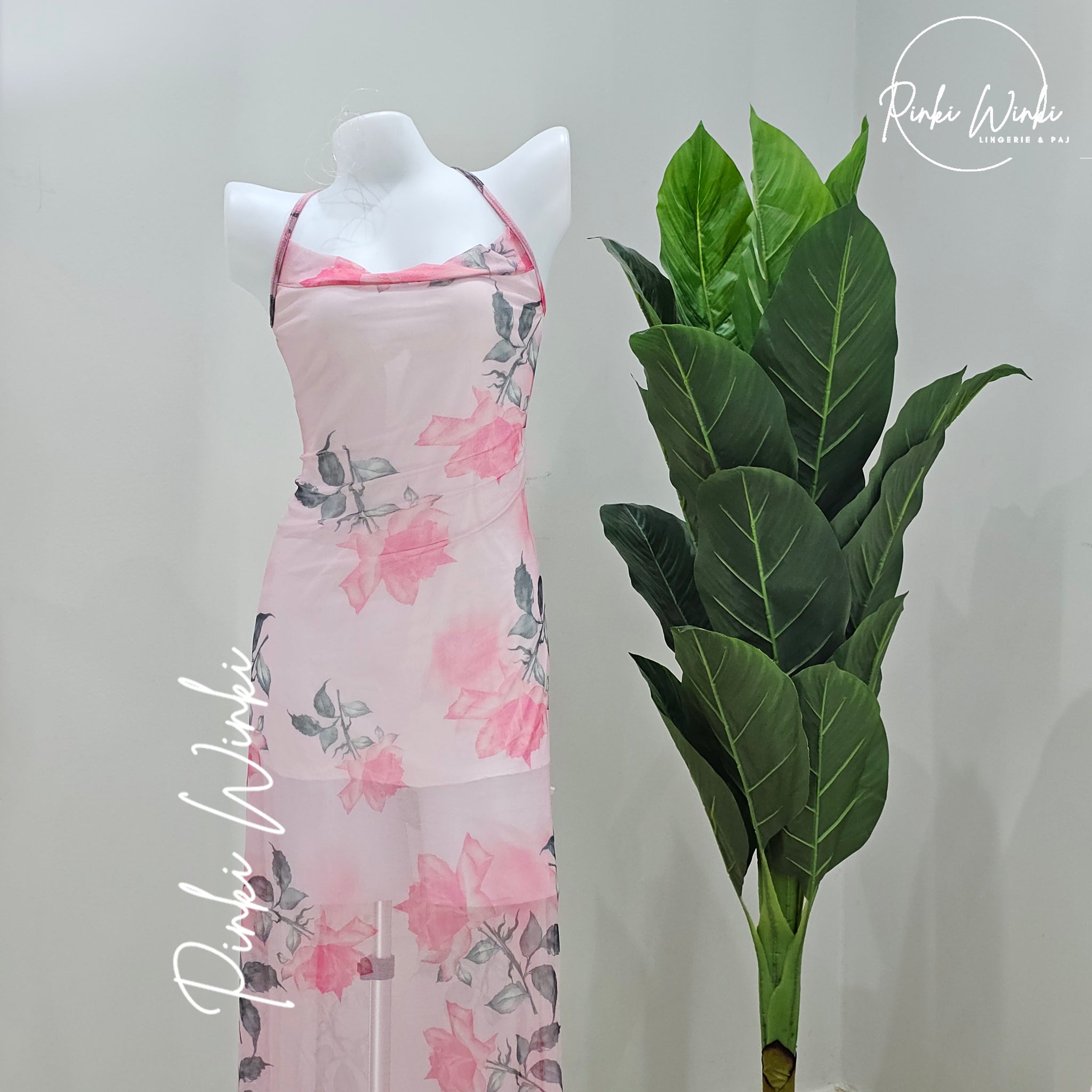 فستان شفاف بطبعة ورد طويلة